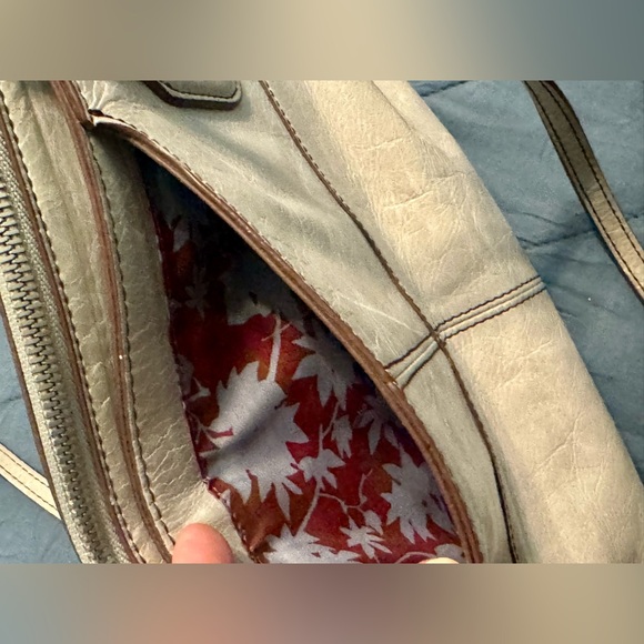 Hobo International Friar Leather Shoulder Bag Taupe Beige Boho Classic - Picture 9 of 12